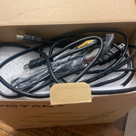 Mini Home WiFi projector 1080p - Picture 3 of 4